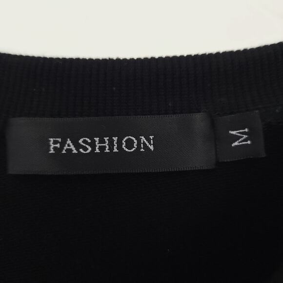 Black Sweatshirt Medium Juniors Waist Length Excellent Condition - Picture 4 of 4